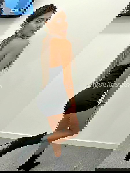 Dulce, colombiana. 642086764. Citas en VIGO, VIGO. www.vigocitas.com.