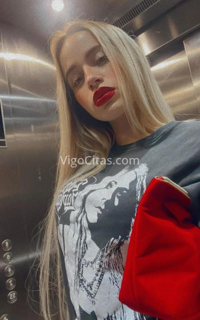 Emiliana, rubia con mucho estilo. 613804621. Citas en VIGO, VIGO. www.vigocitas.com.