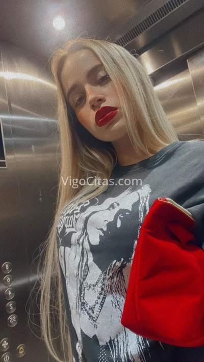 Emiliana, rubia con mucho estilo. 613804621. Citas en VIGO, VIGO. www.vigocitas.com.