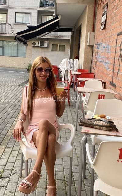 Kim, trans. 617604937. Citas en VIGO, VIGO. www.vigocitas.com.