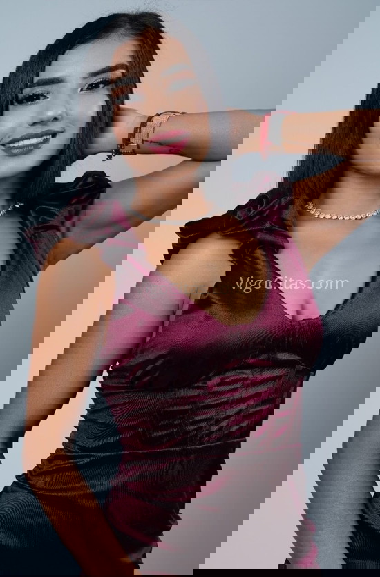 Arihana, guapísima y elegante. 682801586. Citas en VIGO, VIGO. www.vigocitas.com.