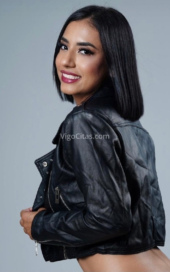 Mariana, guapísima y elegante canaria. 676463299. Citas en VIGO, VIGO. www.vigocitas.com.