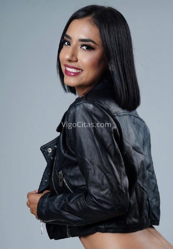 Mariana, guapísima y elegante canaria. 676463299. Citas en VIGO, VIGO. www.vigocitas.com.