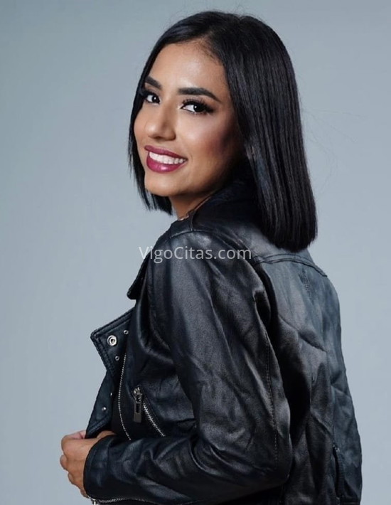 Arihana, guapísima y elegante. 682801586. Citas en VIGO, VIGO. www.vigocitas.com.