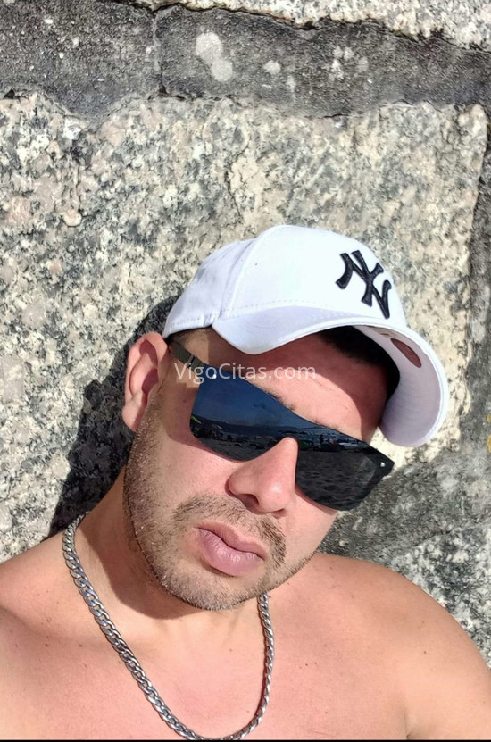 Adrián. 613469729. Citas en VIGO, VIGO. www.vigocitas.com.