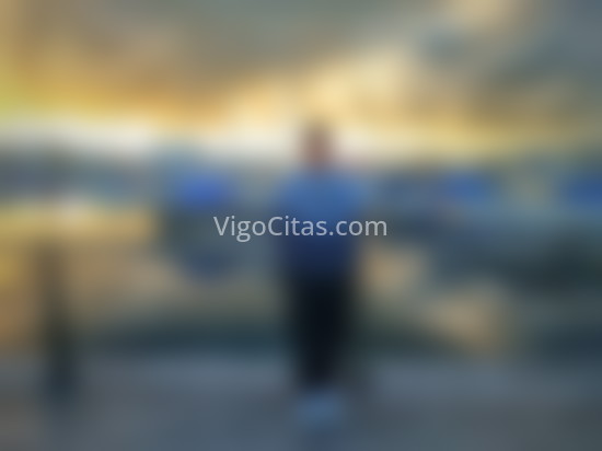 Iverson Dark. 697889065. Citas en VIGO, VIGO. www.vigocitas.com.