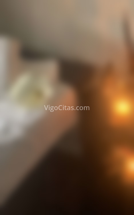 Masaje a cuatro manos personalizado. 643915720. Citas en VIGO, VIGO. www.vigocitas.com.