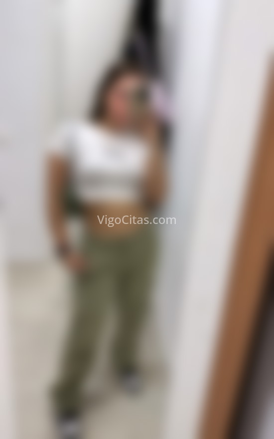 Dulce, colombiana. 641752232. Citas en VIGO, VIGO. www.vigocitas.com.