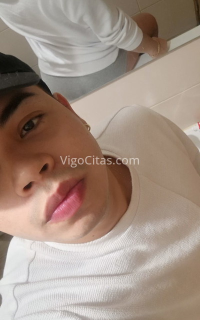 Daniel, joven colombiano muy atento. 641168703. Citas en VIGO, VIGO. www.vigocitas.com.