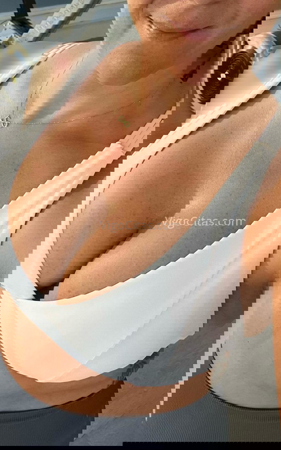 Mila, mujer elegante. 611876528. Citas en VIGO, VIGO. www.vigocitas.com.