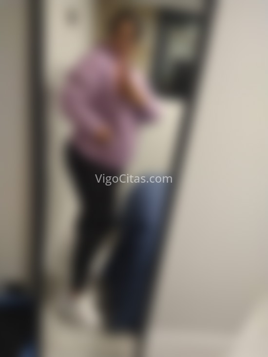 Andrea, mujer latina por la ciudad. 603155051. Citas en VIGO, VIGO. www.vigocitas.com.