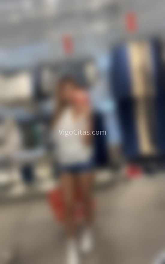 Vanessa, joven pelirroja colombiana. 642013817. Citas en VIGO, VIGO. www.vigocitas.com.