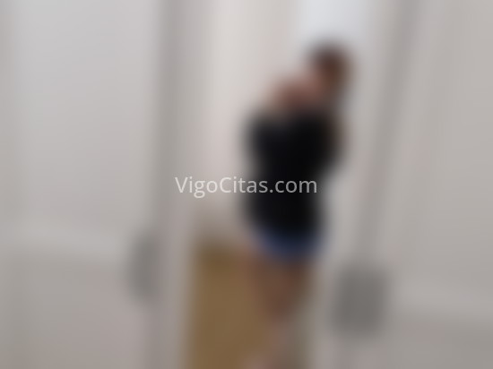 Vanessa, joven pelirroja colombiana. 642013817. Citas en VIGO, VIGO. www.vigocitas.com.