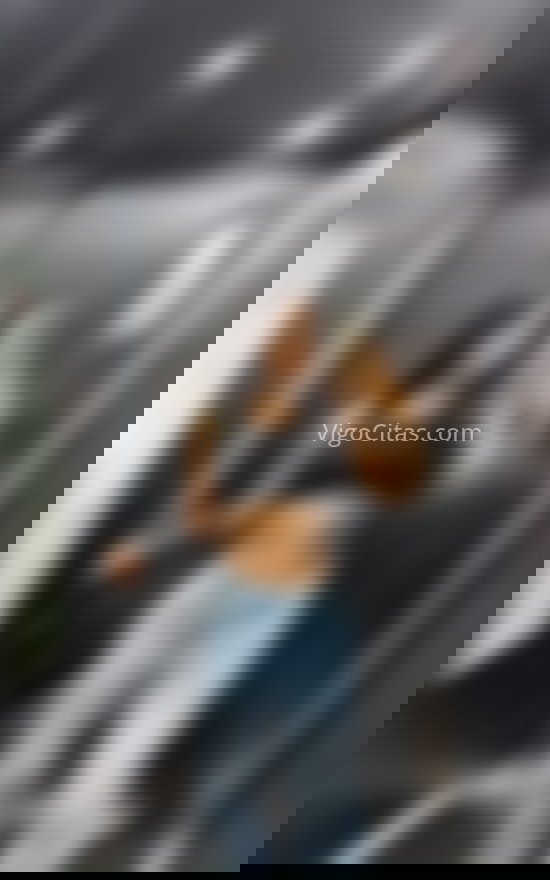Desi, introvertida pero divertida. 612234053. Citas en VIGO, VIGO. www.vigocitas.com.