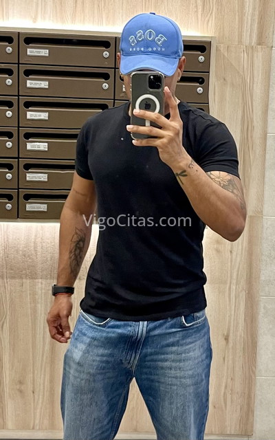 Max, colombiano. 600418013. Citas en VIGO, VIGO. www.vigocitas.com.