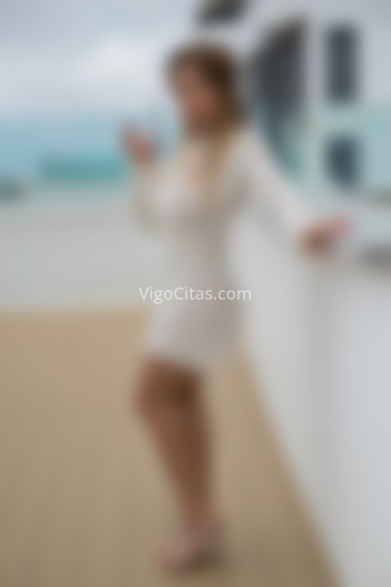 Flor, mujer encantadora y enrollada. 642865107. Citas en VIGO, VIGO. www.vigocitas.com.