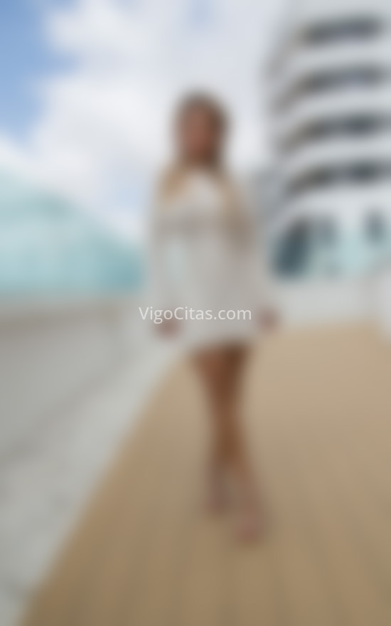 Flor, mujer encantadora y enrollada. 642865107. Citas en VIGO, VIGO. www.vigocitas.com.