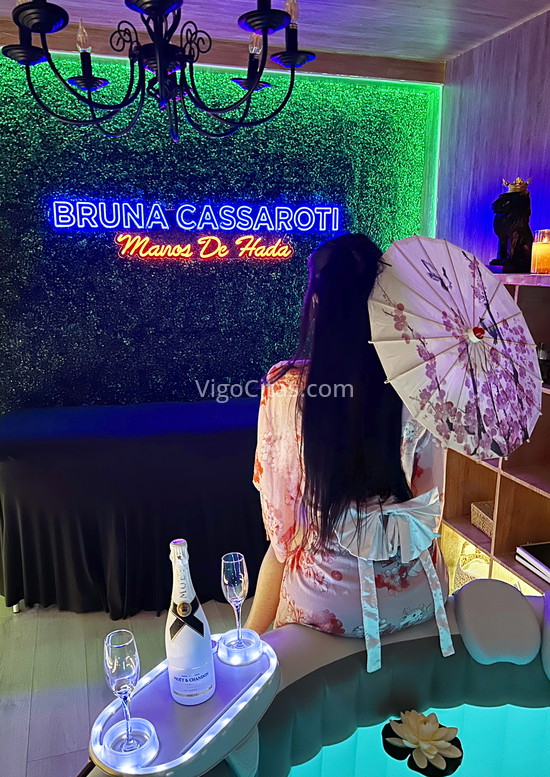 Bruna Cassaroti. Minispa. 645238565. Citas en VIGO, VIGO. www.vigocitas.com.