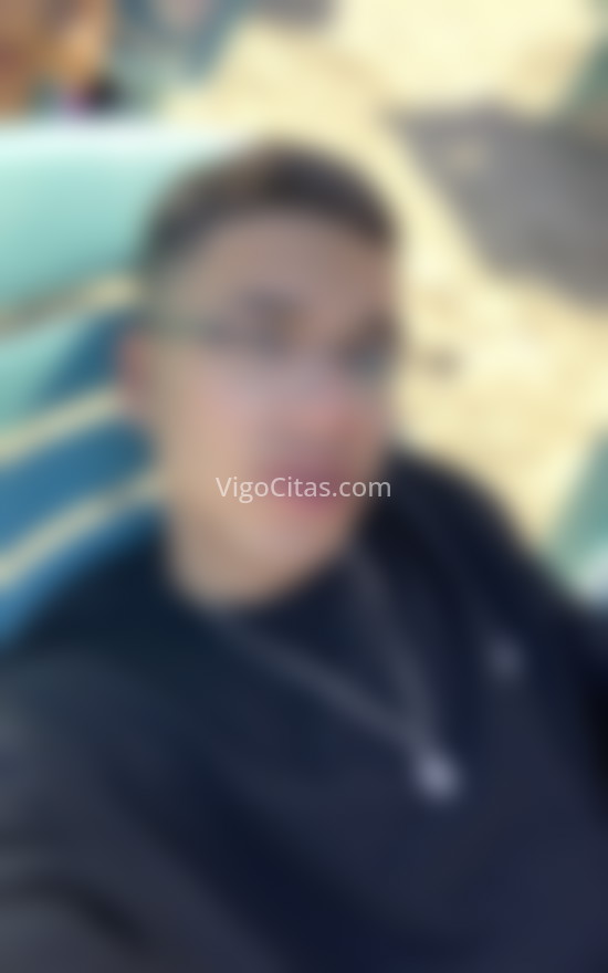 Aron, de paso por la ciudad. 691248835. Citas en VIGO, VIGO. www.vigocitas.com.