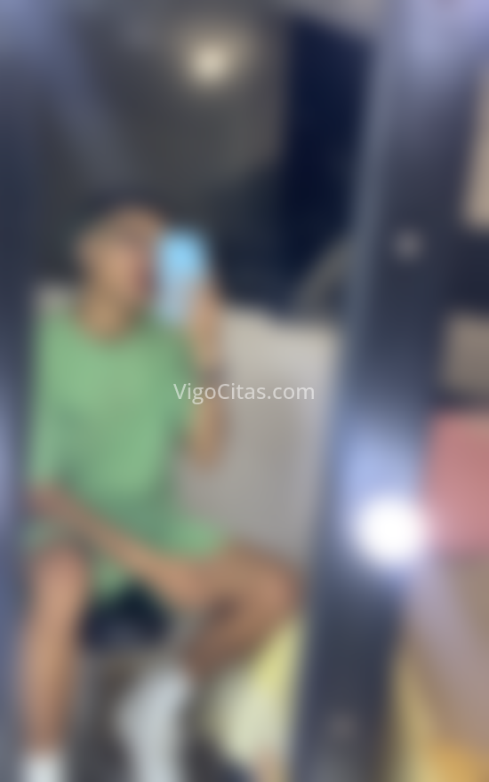 Aron, chico de paso por la ciudad. 691248835. Citas en VIGO, VIGO. www.vigocitas.com.