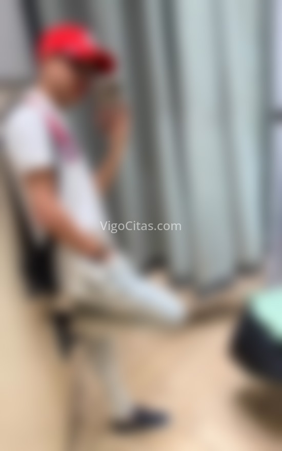 Aron, chico de paso por la ciudad. 691248835. Citas en VIGO, VIGO. www.vigocitas.com.