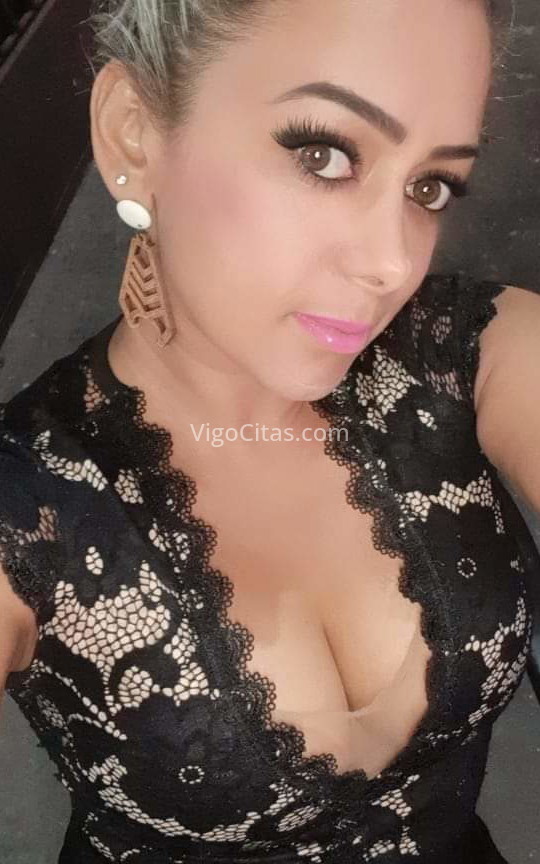 Paola, fiestera brasileña. 604978001. Citas en VIGO, VIGO. www.vigocitas.com.
