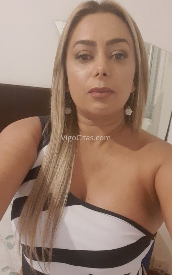 Paola, fiestera brasileña. 604978001. Citas en VIGO, VIGO. www.vigocitas.com.