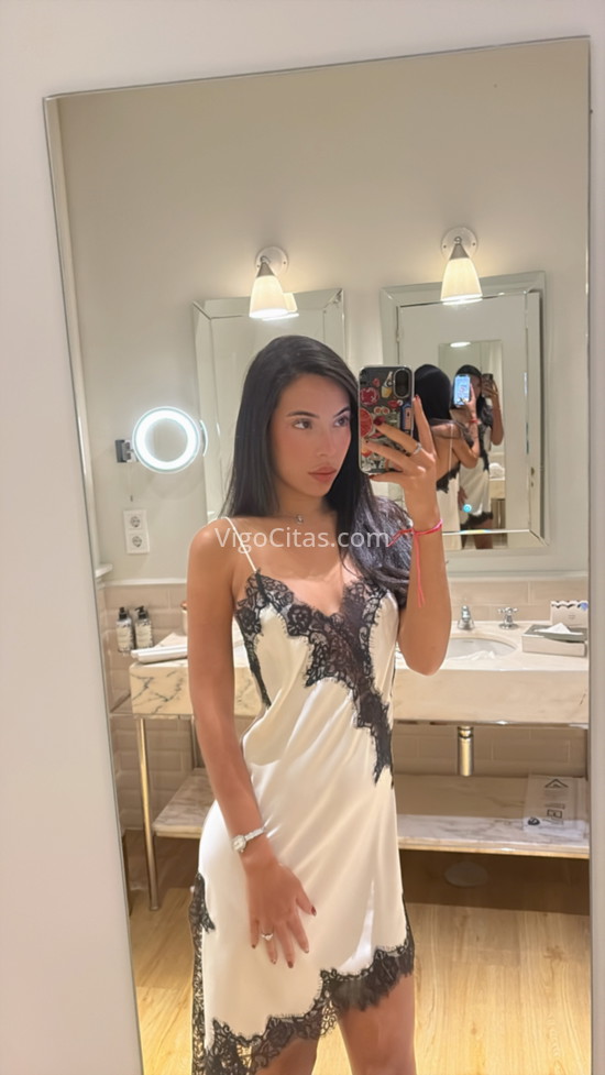 Cloe, alegre brasileña. 684753830. Citas en VIGO, VIGO. www.vigocitas.com.