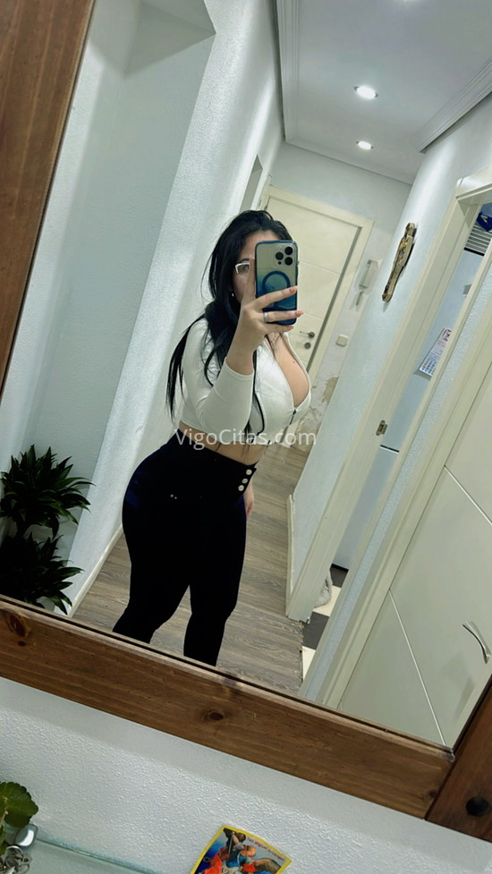 Camila, pelinegra venezolana . 603844707. Citas en VIGO, VIGO. www.vigocitas.com.