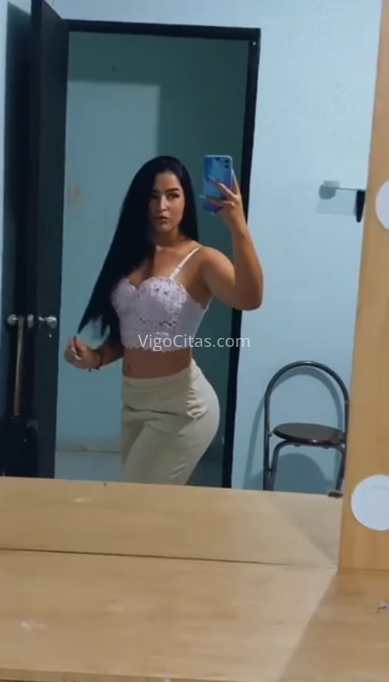 Emili, hermosa colombiana recién llegada. 601860902. Citas en VIGO, VIGO. www.vigocitas.com.